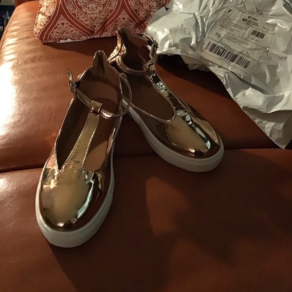 Casual shoes